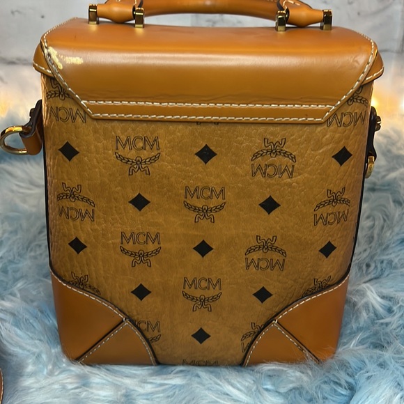 EUC!! MCM Camera Bag!! - Picture 3 of 6